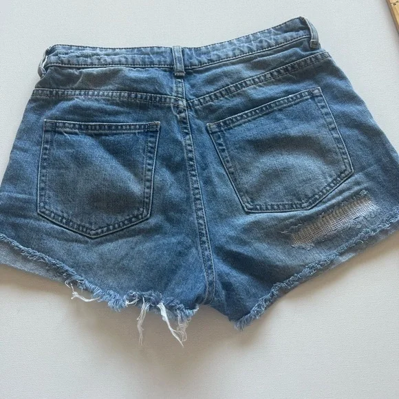EUC H&M Vintage High Rise Denim Distressed Jean Shorts size 6 🔥🔥 (R) - Picture 7 of 7